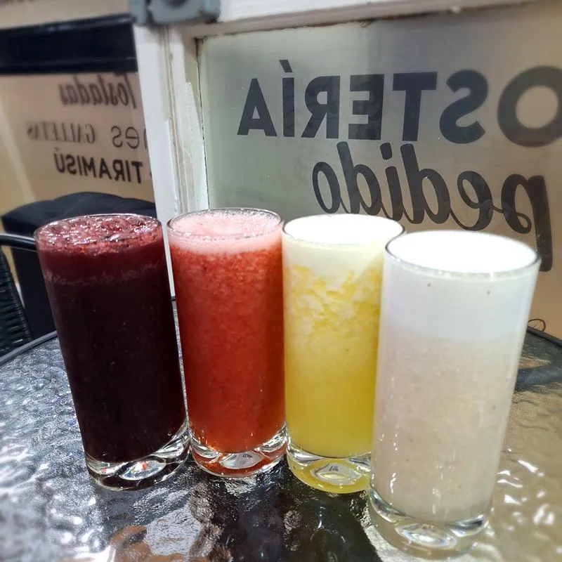 Jugos naturales exprimidos al momento