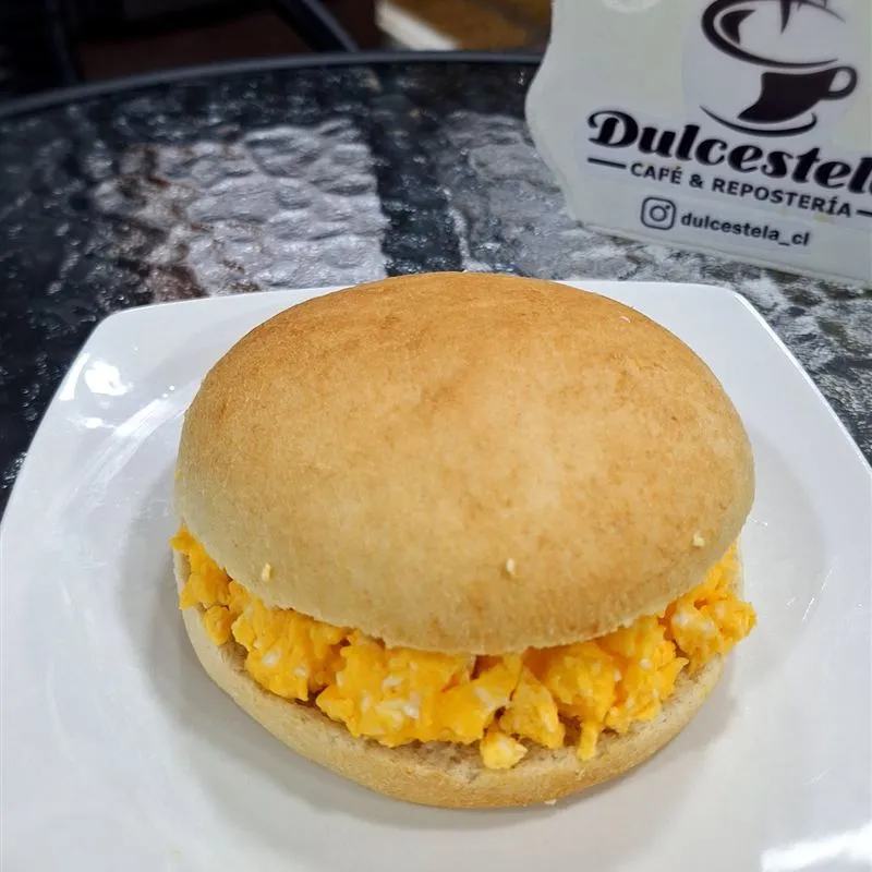 Pan con huevo